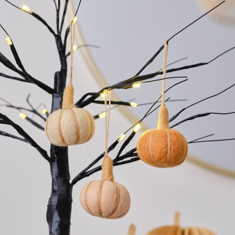 3 pumpkin hanging decorations made of felt