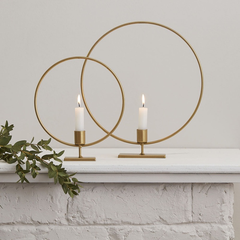 2 golden Hoops candlesticks