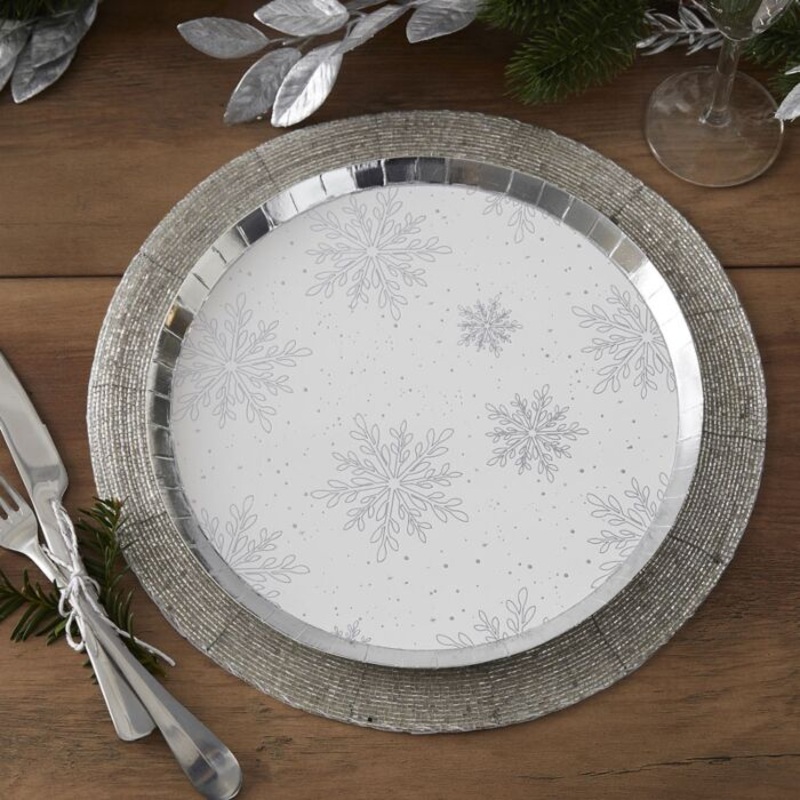 8 Merry and Bright paper plates 25cm