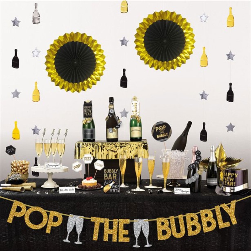 New Year's Eve decoration set black-gold 29 pieces