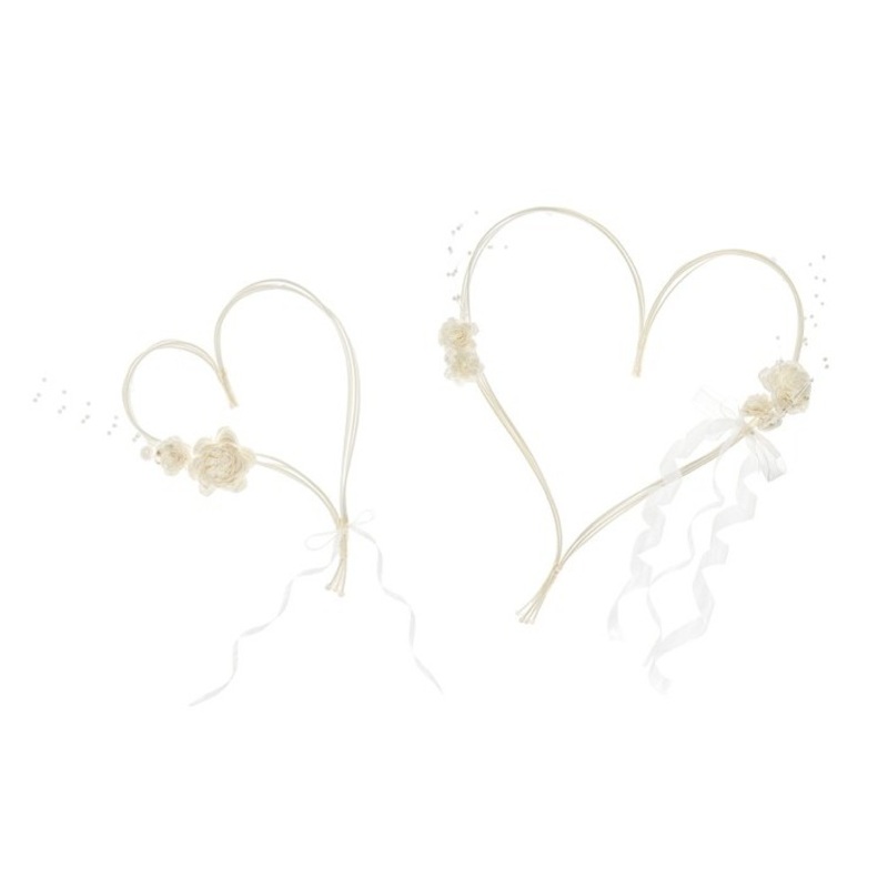 Rattan heart with cream colored flowers