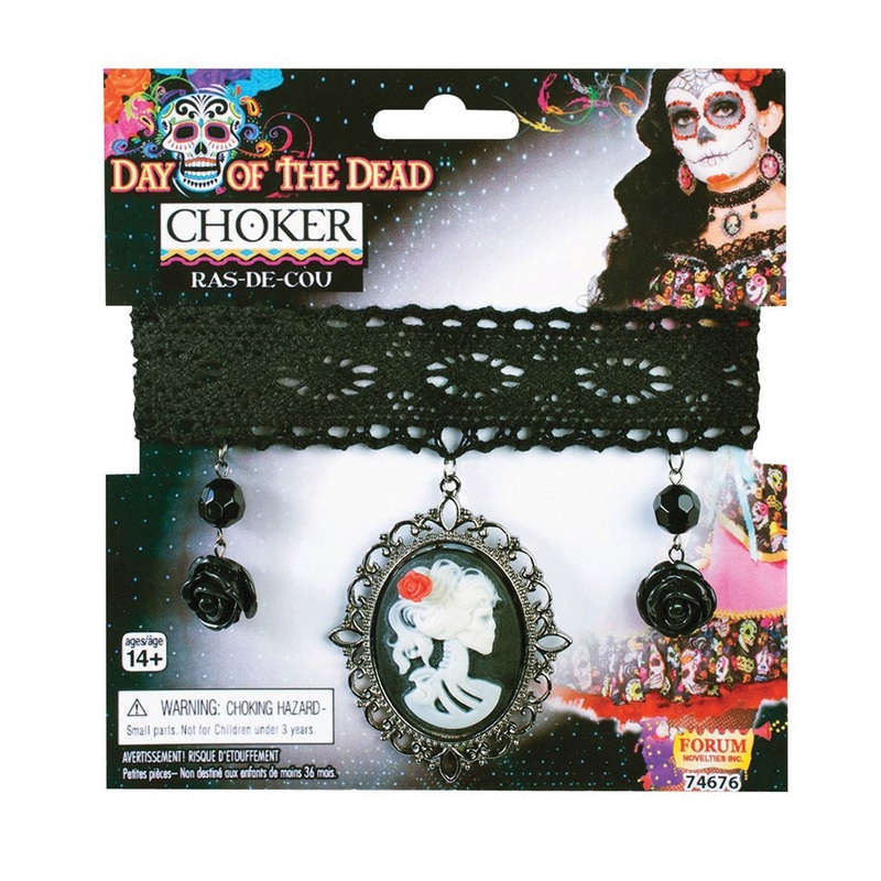 Collar with lace choker pendant