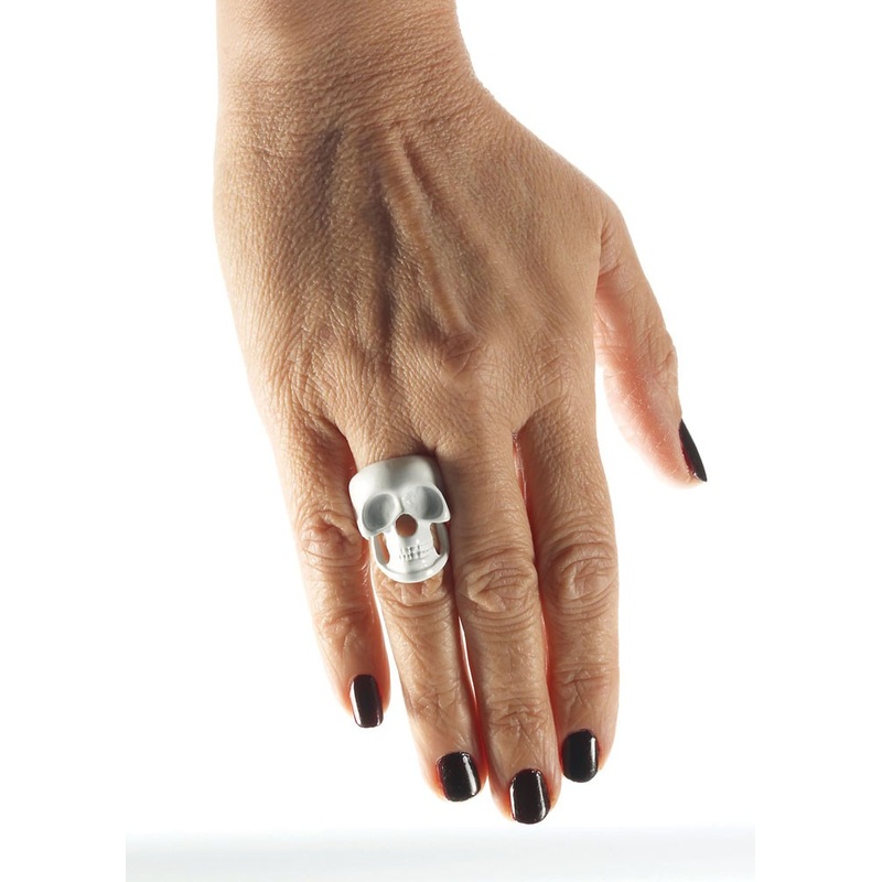Sculpted skull ring