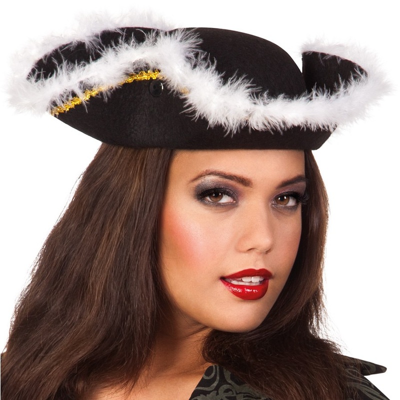 Noble pirate hat with white feather trim