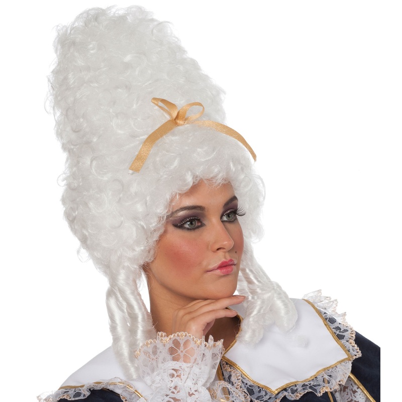 Pompous white baroque wig