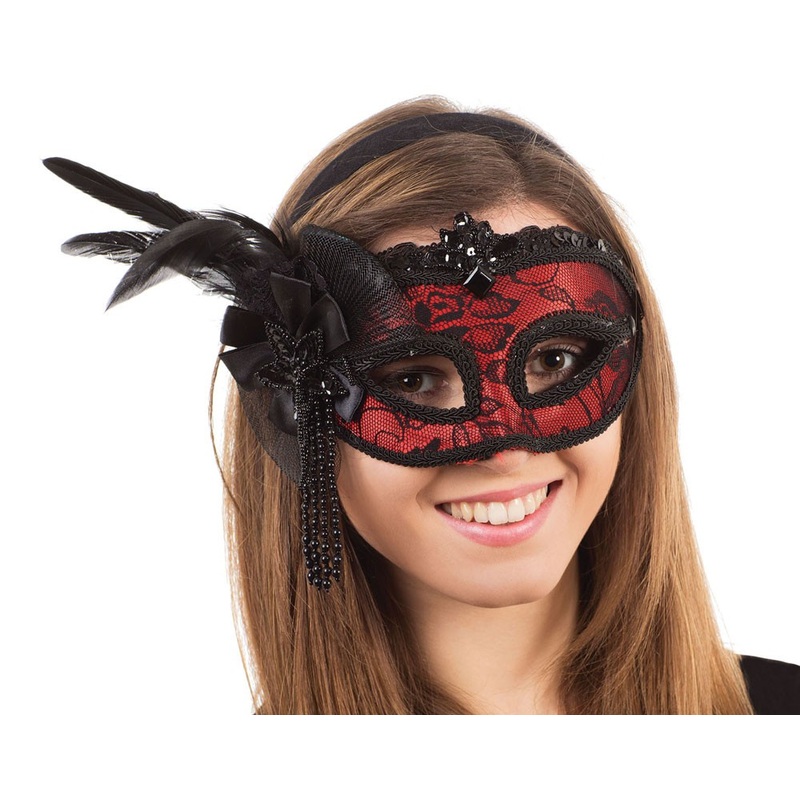 Venetian eye mask with feathers