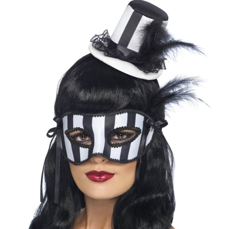 Striped black and white set