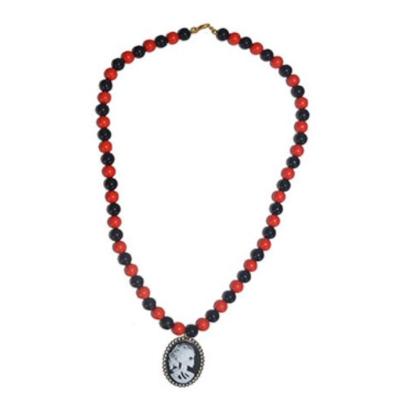 Halloween pearl necklace with pendant