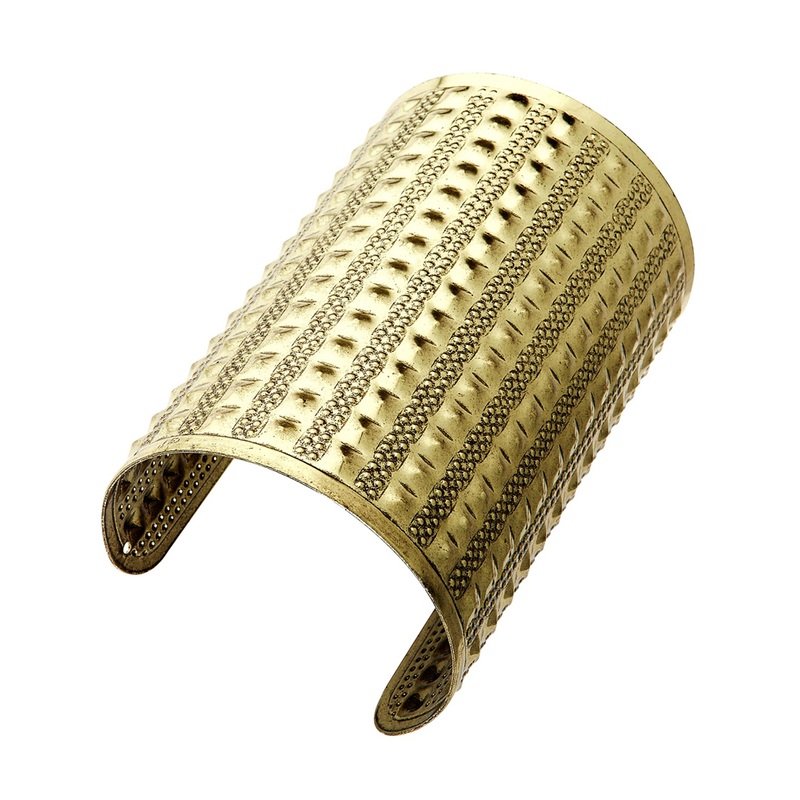 Bangle with square rivets gold