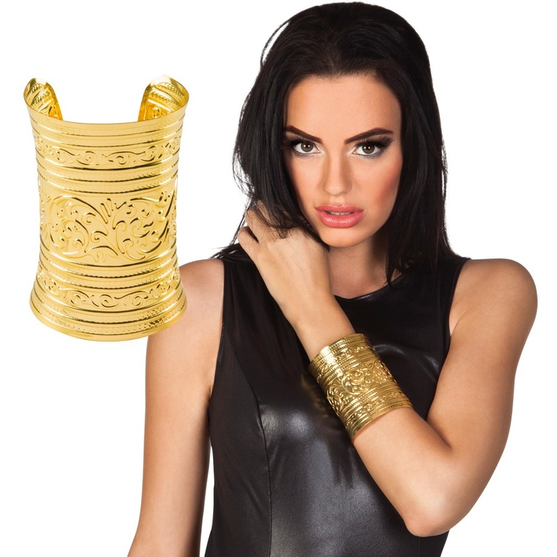Ornate Iseret Bracelet In Gold