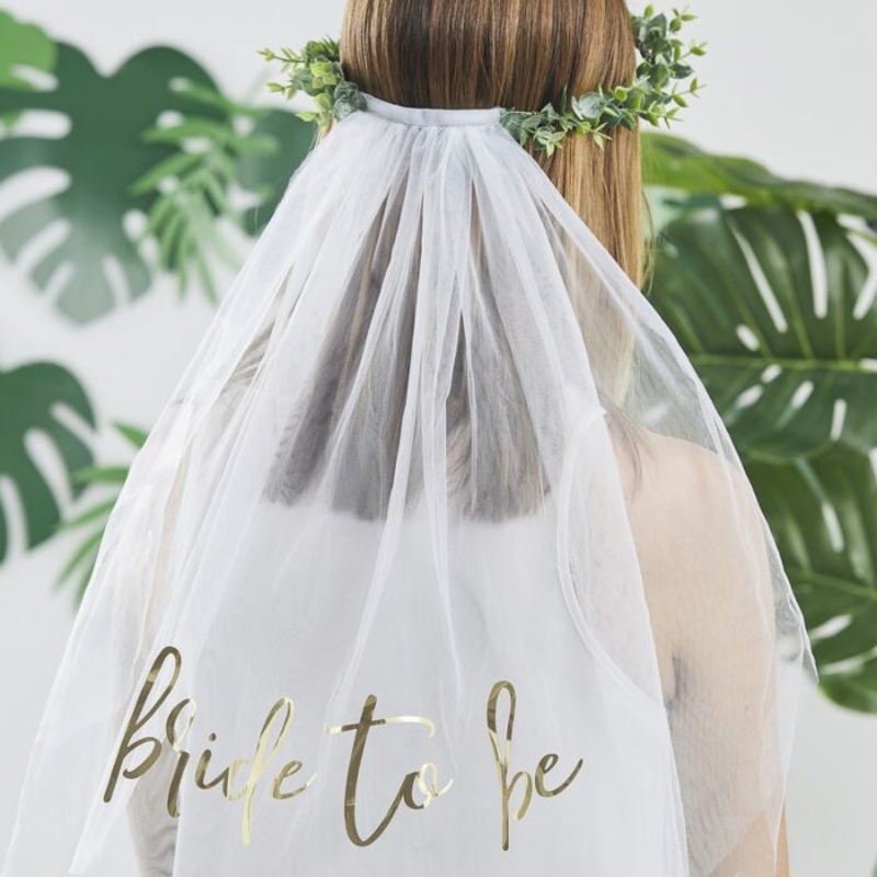 Bride to be wreath of hair with veil