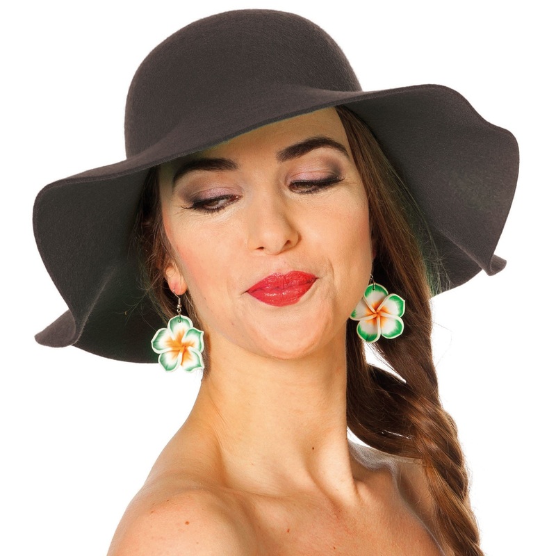 Elegant black sun hat made of felt