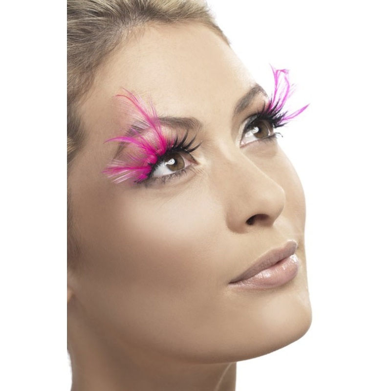 Feathery eyelashes in pink