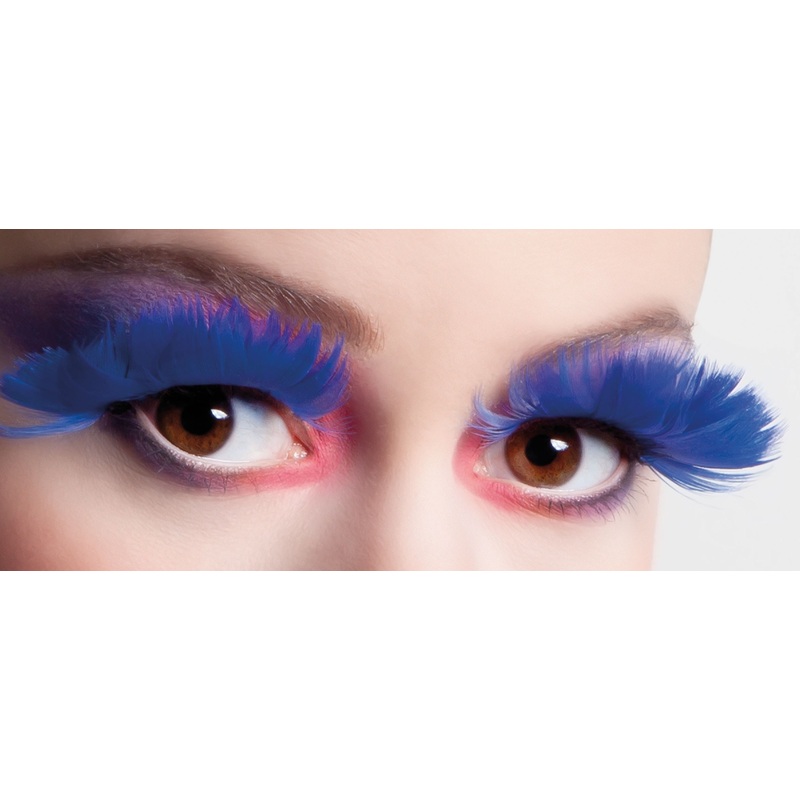 Imposing feather eyelashes in blue
