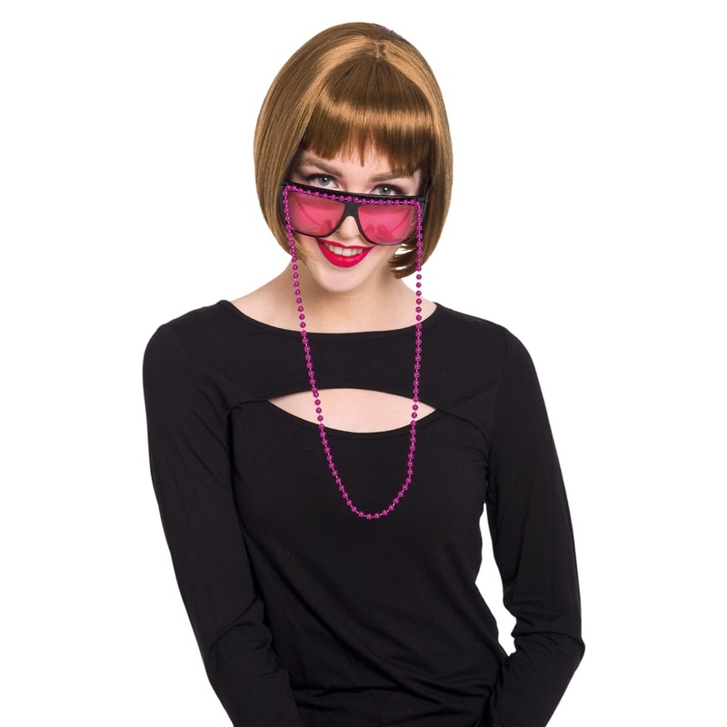Glasses with a pearl necklace in pink
