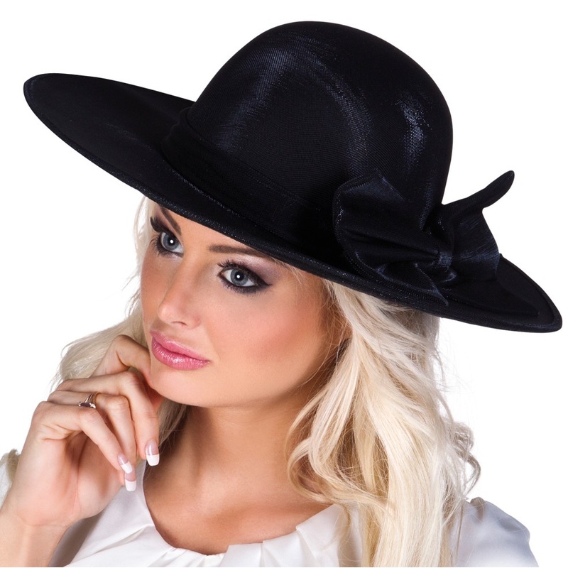 Noble lady hat black