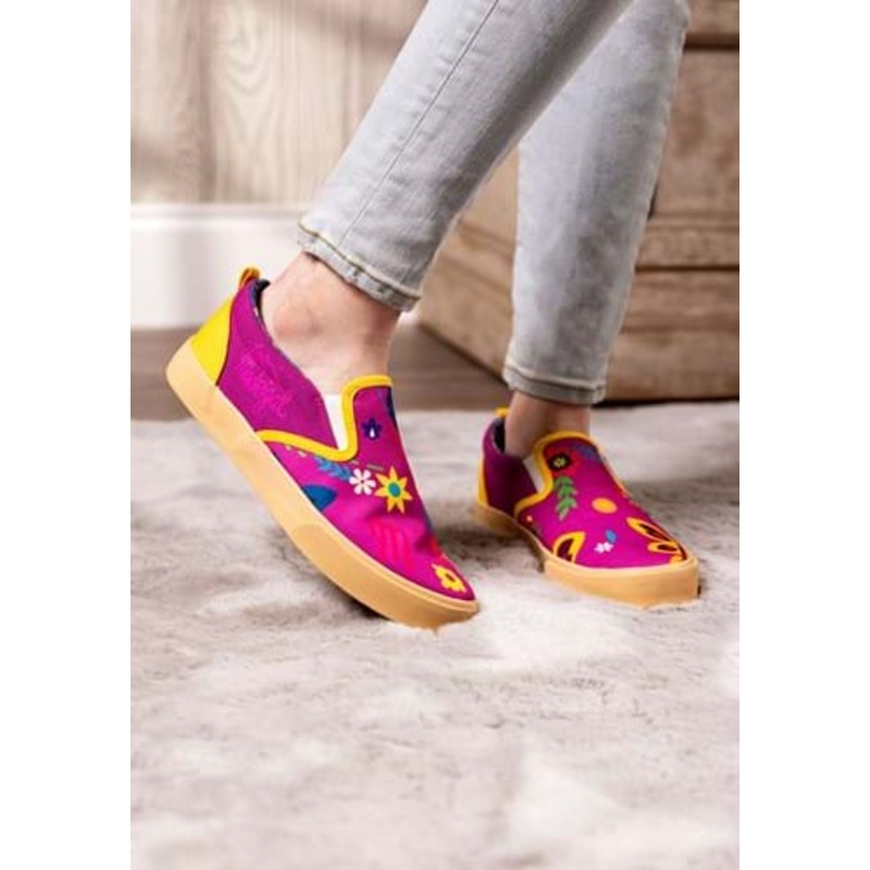 Encanto Women's Embroidered Slip On Sneakers Size 5